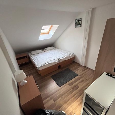 Majus 1 Vendeghaz- Se Hotell Se Eksteriør bilde